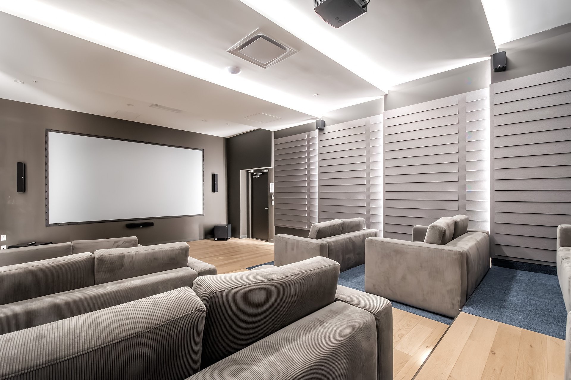 









1210


Rue Jeanne-Mance

, 4911,
Montréal (Ville-Marie),




QC
H2X1M1

