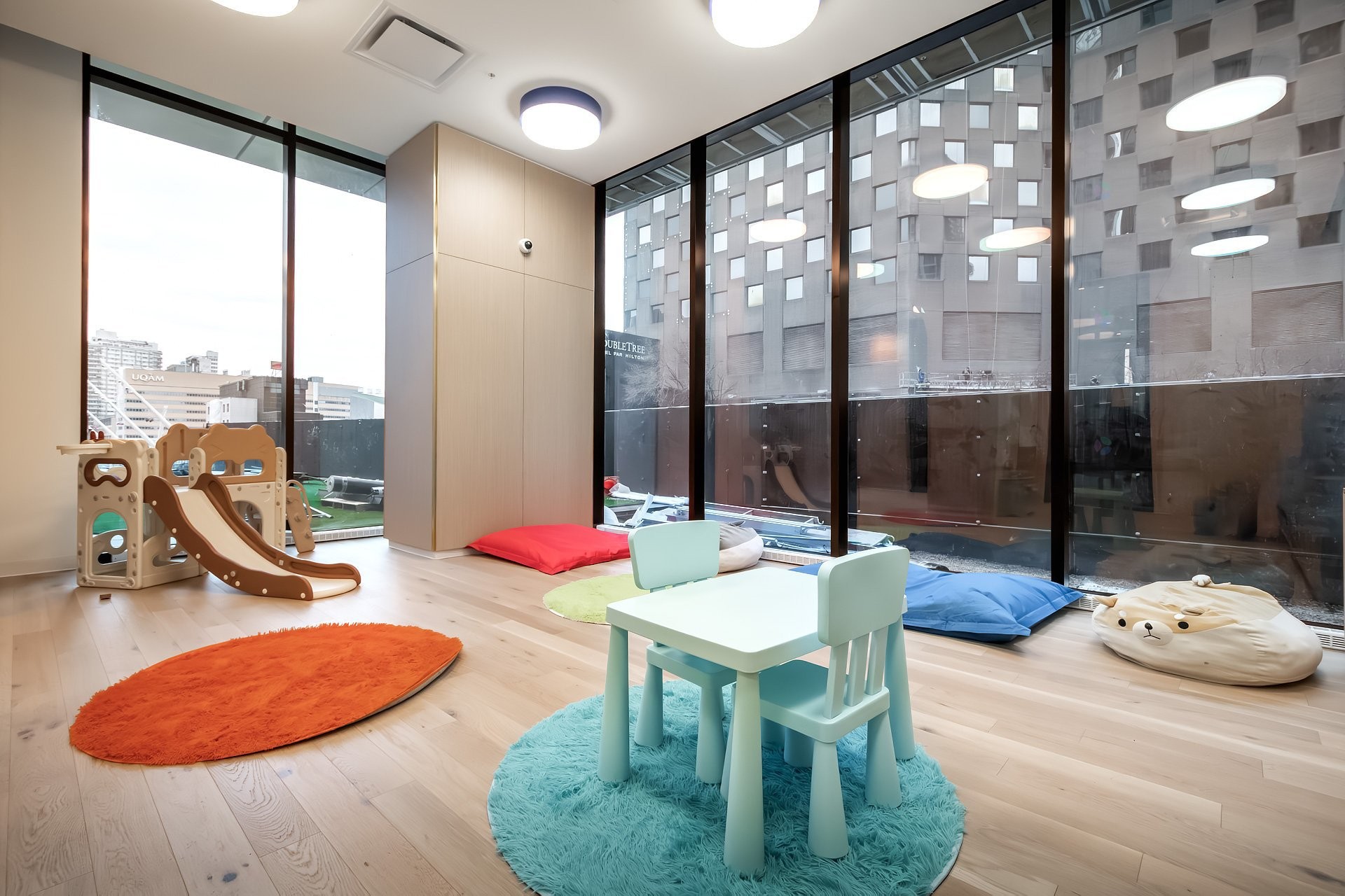 









1210


Rue Jeanne-Mance

, 4911,
Montréal (Ville-Marie),




QC
H2X1M1

