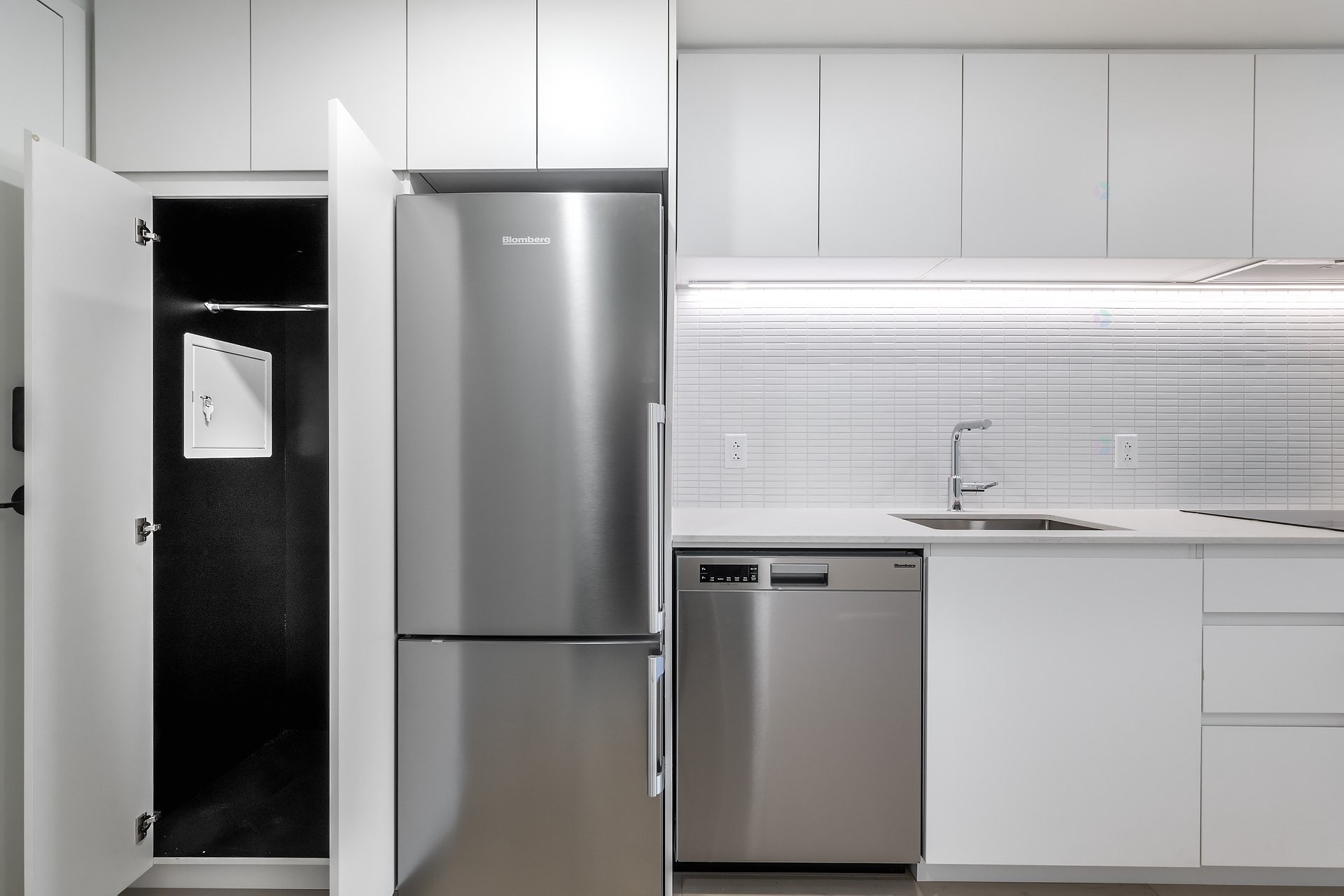 









1210


Rue Jeanne-Mance

, 4911,
Montréal (Ville-Marie),




QC
H2X1M1

