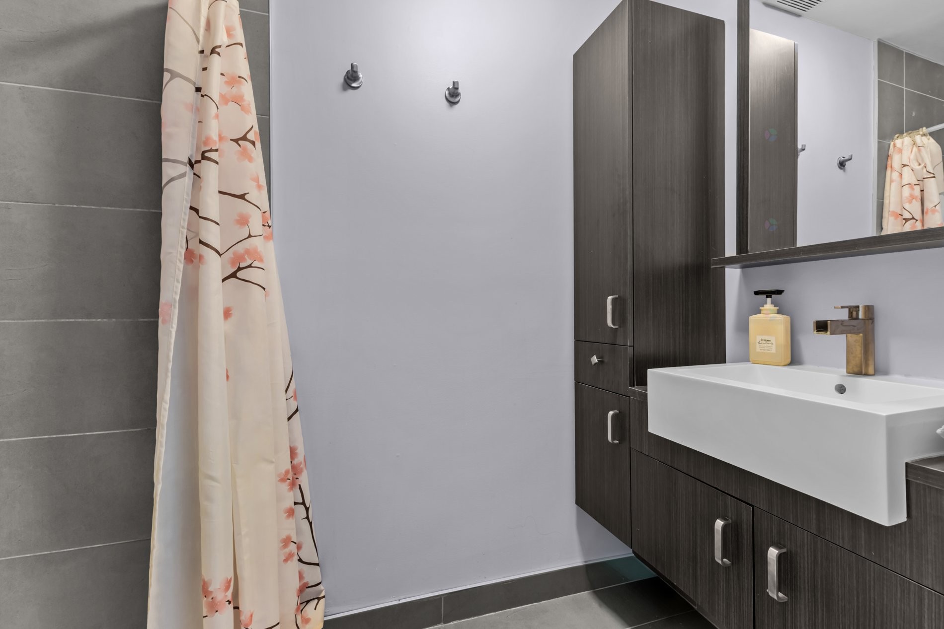 









1814

 - 1816


Av. Laurier E.

,
Montréal (Le Plateau-Mont-Royal),




QC
H2H1B2

