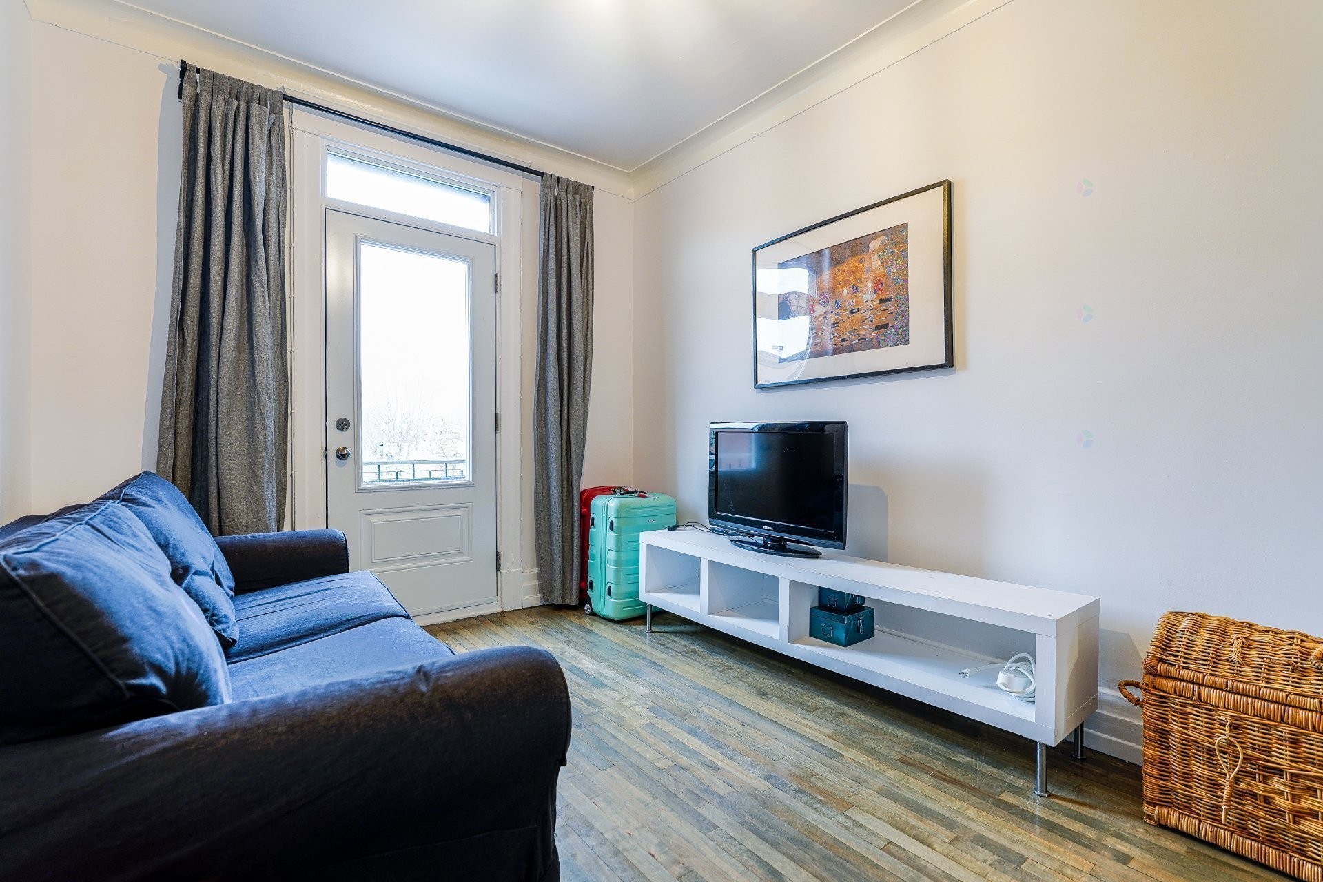 









1814

 - 1816


Av. Laurier E.

,
Montréal (Le Plateau-Mont-Royal),




QC
H2H1B2

