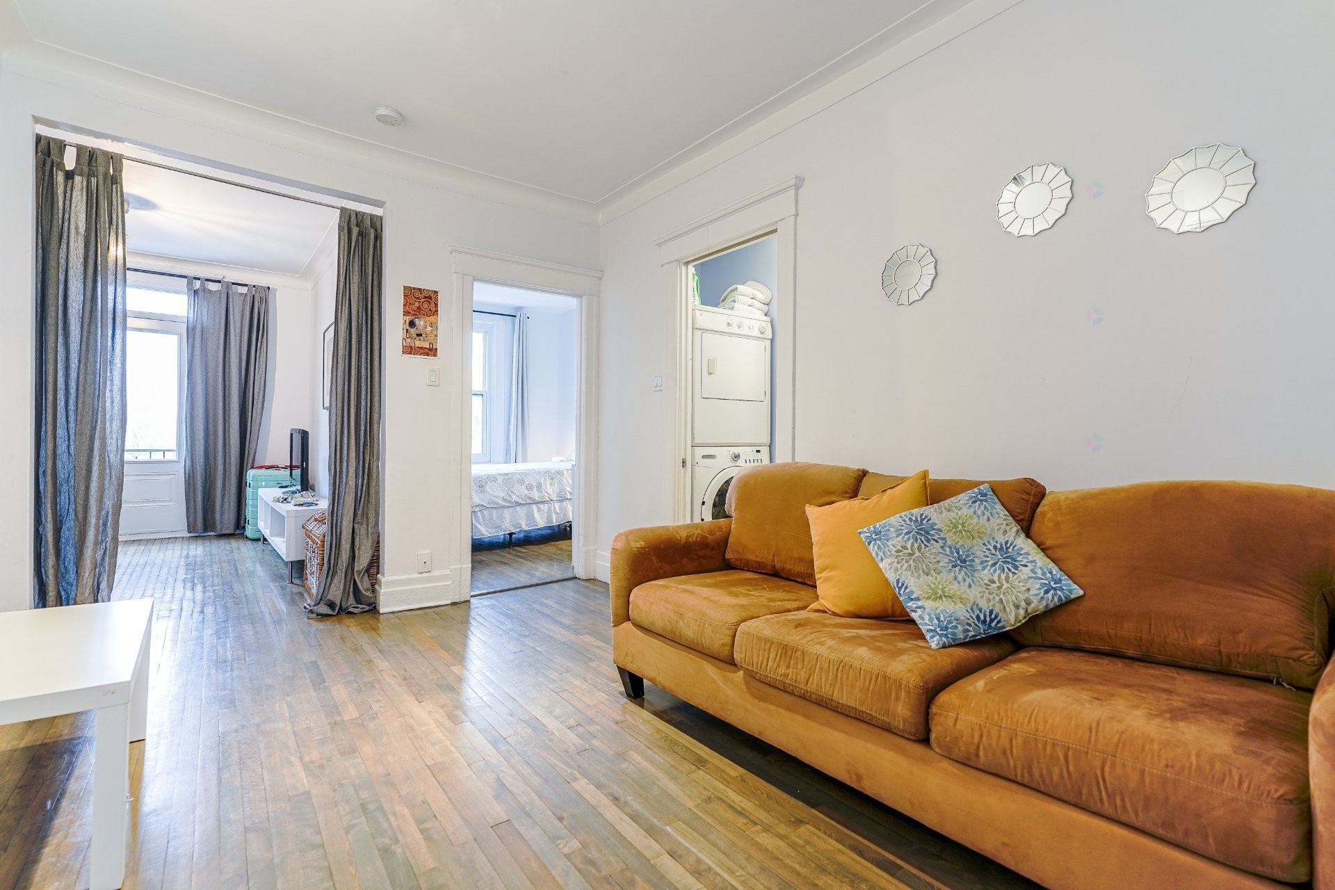 









1814

 - 1816


Av. Laurier E.

,
Montréal (Le Plateau-Mont-Royal),




QC
H2H1B2

