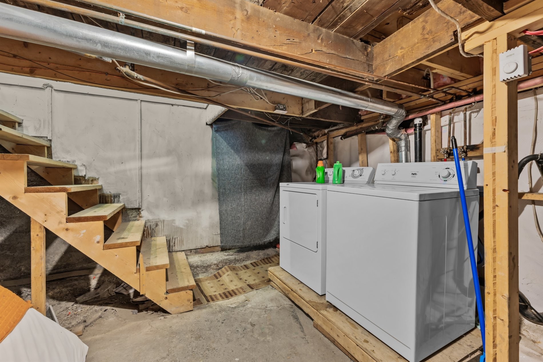 









1814

 - 1816


Av. Laurier E.

,
Montréal (Le Plateau-Mont-Royal),




QC
H2H1B2

