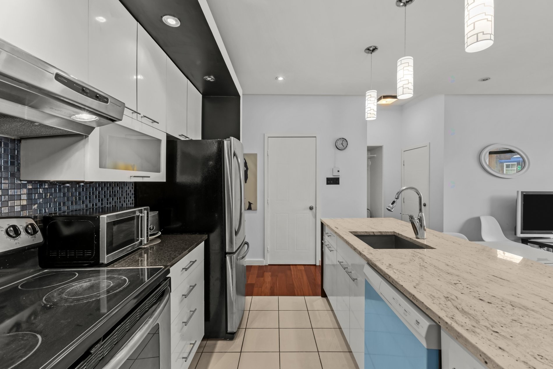 









1814

 - 1816


Av. Laurier E.

,
Montréal (Le Plateau-Mont-Royal),




QC
H2H1B2

