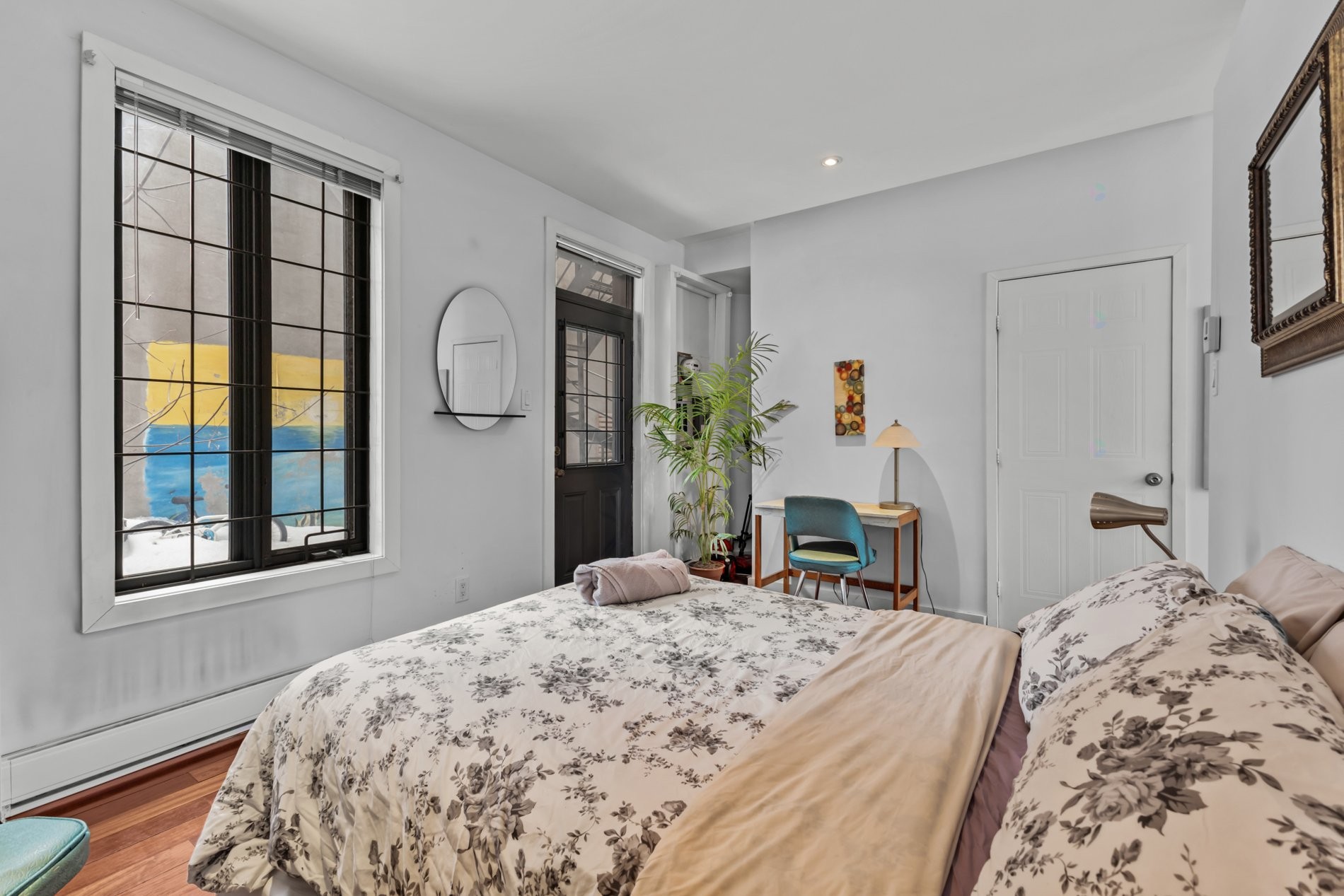 









1814

 - 1816


Av. Laurier E.

,
Montréal (Le Plateau-Mont-Royal),




QC
H2H1B2

