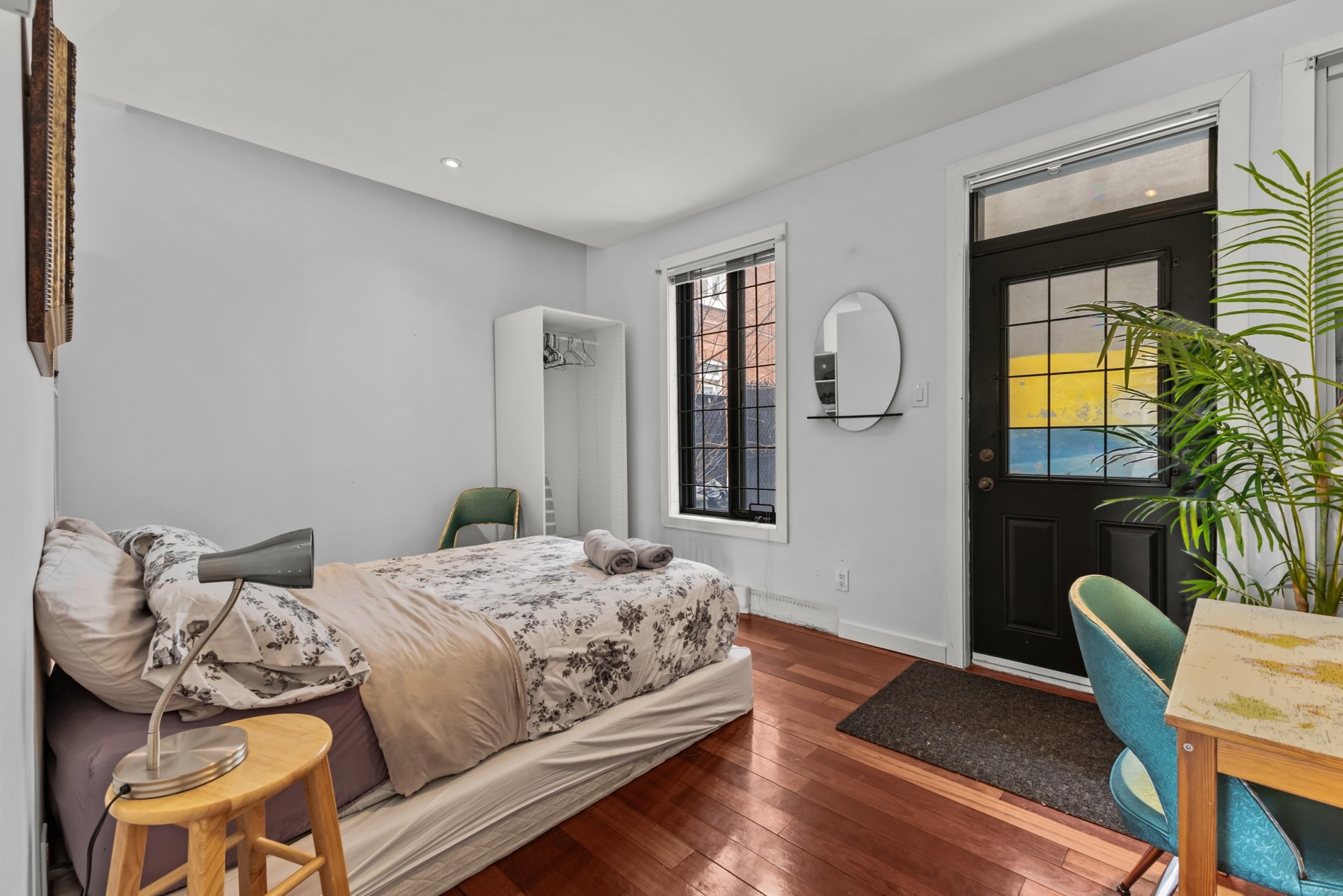 









1814

 - 1816


Av. Laurier E.

,
Montréal (Le Plateau-Mont-Royal),




QC
H2H1B2

