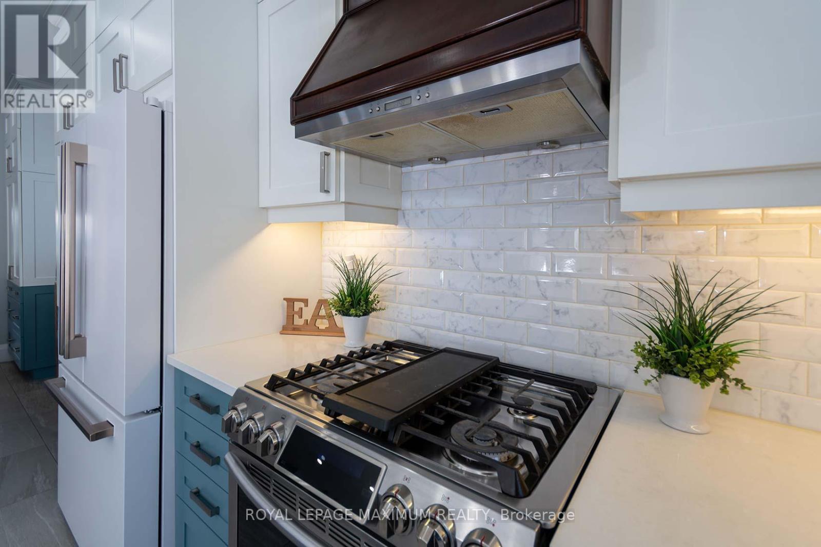 












26 MARBELLA ROAD

,
Vaughan,




Ontario
L4H1M2

