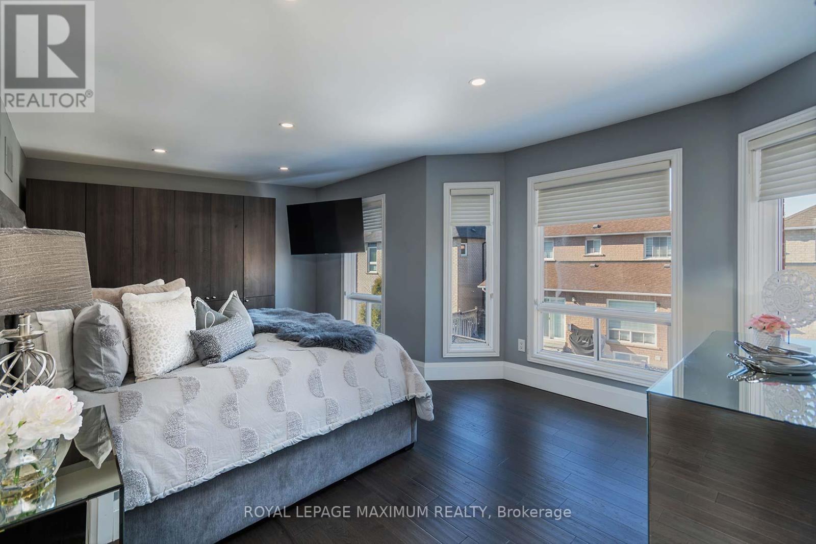 












26 MARBELLA ROAD

,
Vaughan,




Ontario
L4H1M2

