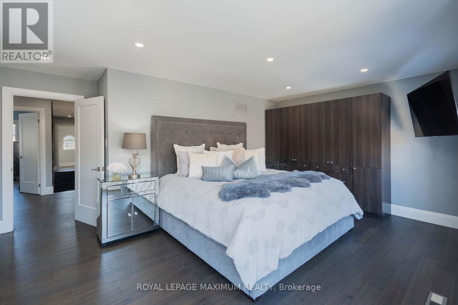 












26 MARBELLA ROAD

,
Vaughan,




Ontario
L4H1M2

