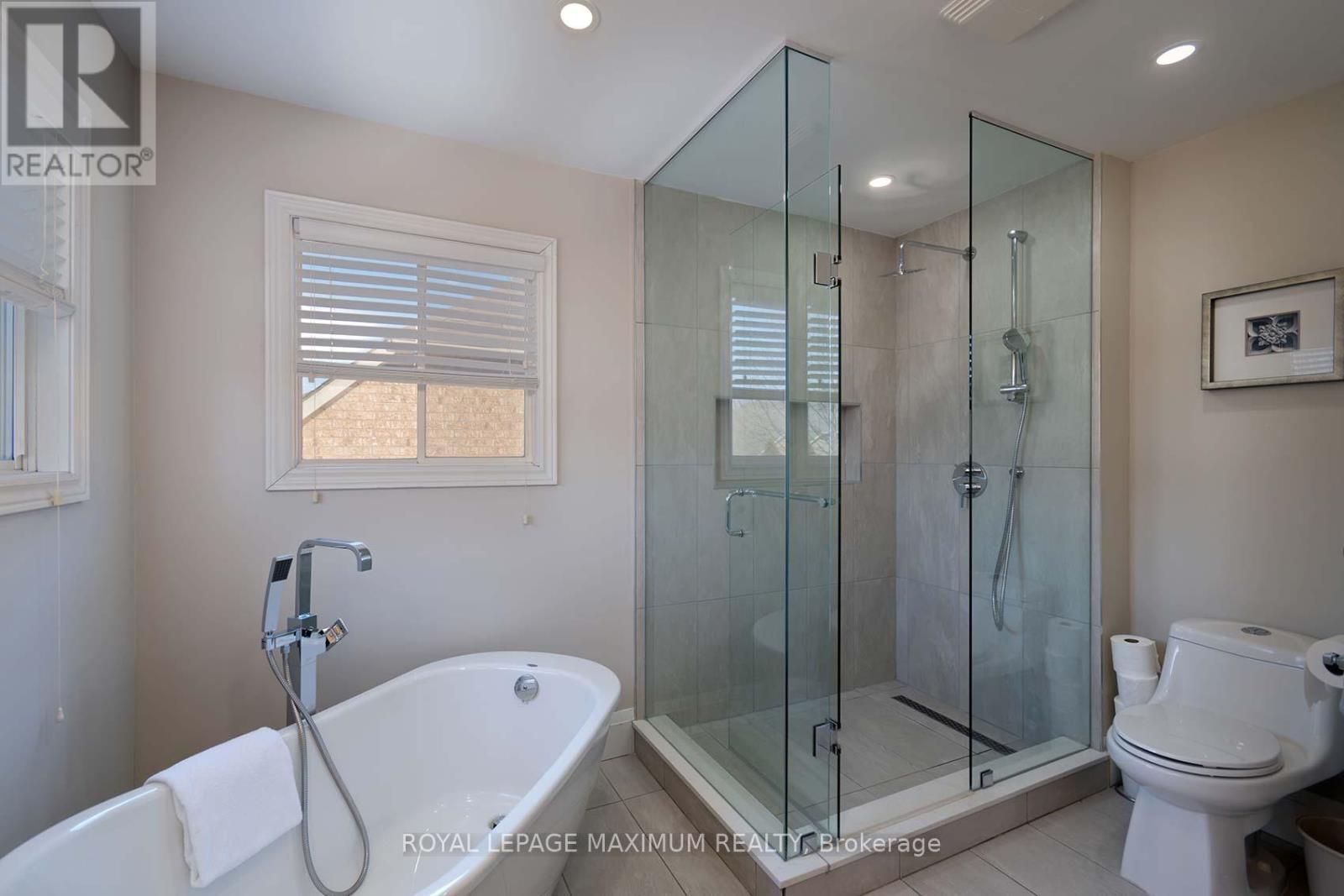 












26 MARBELLA ROAD

,
Vaughan,




Ontario
L4H1M2

