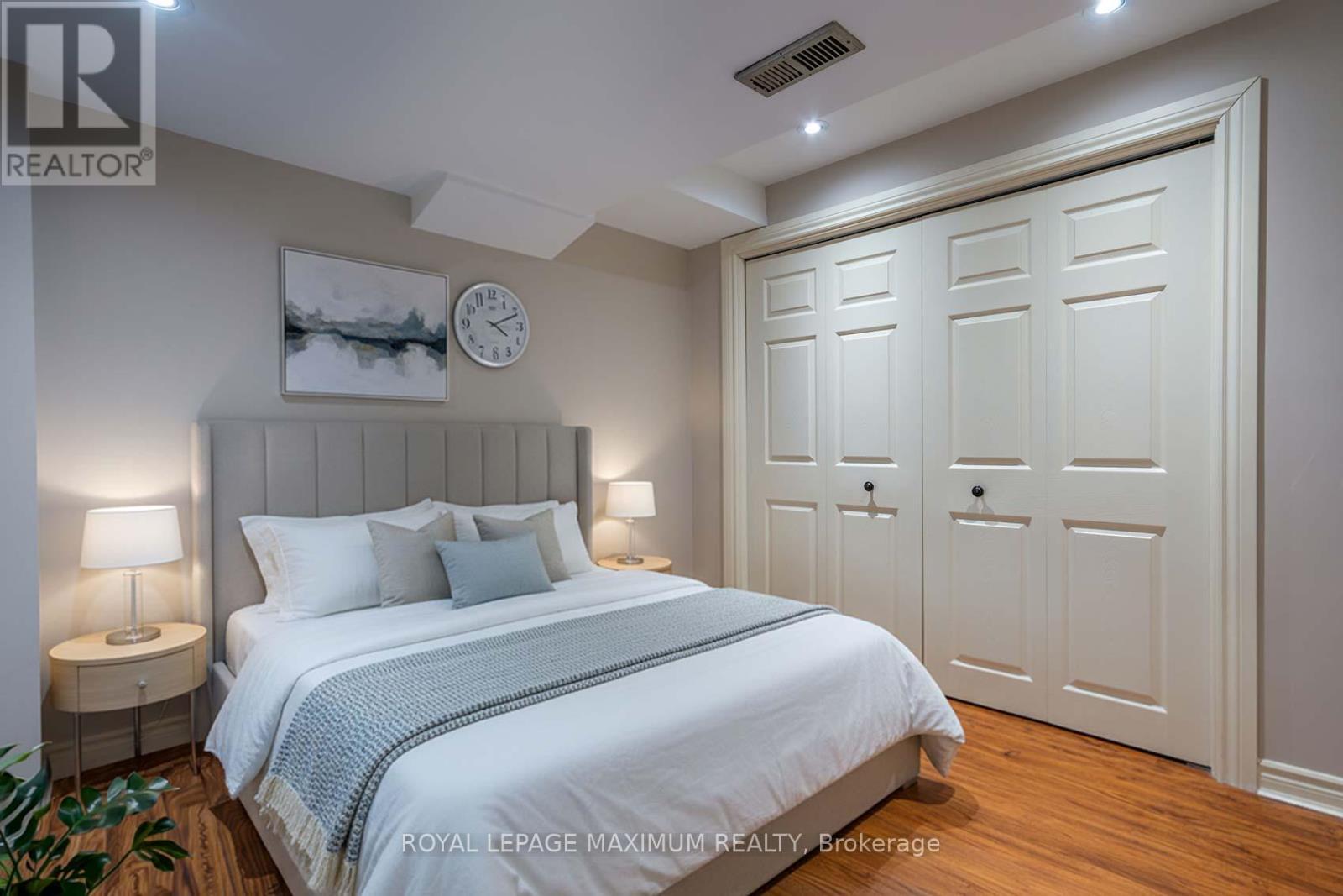 












26 MARBELLA ROAD

,
Vaughan,




Ontario
L4H1M2

