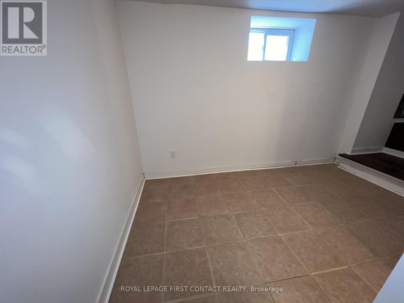 












B - 228 BAYFIELD STREET

,
Barrie,




Ontario
L4M3B7

