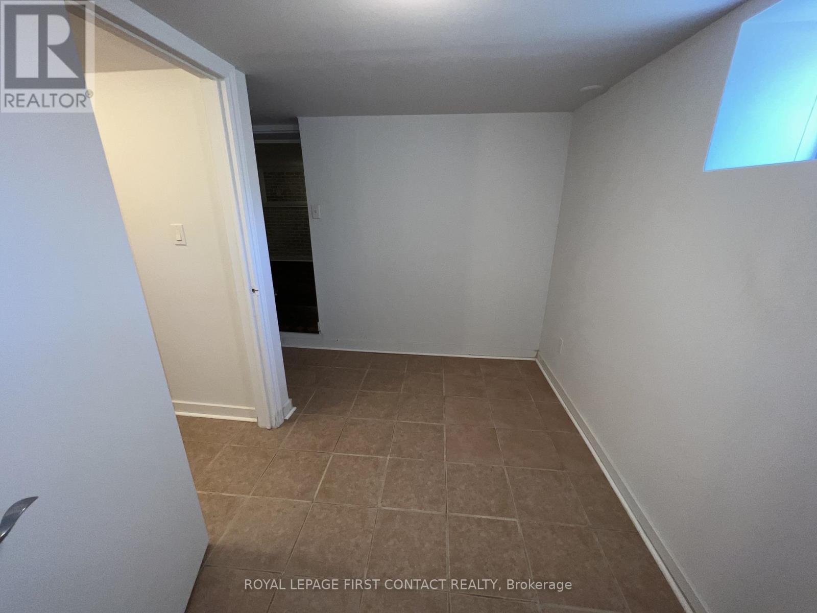 












B - 228 BAYFIELD STREET

,
Barrie,




Ontario
L4M3B7

