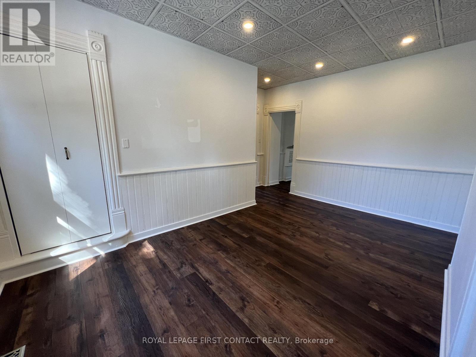 












B - 228 BAYFIELD STREET

,
Barrie,




Ontario
L4M3B7

