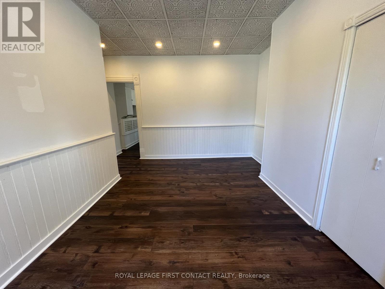 












B - 228 BAYFIELD STREET

,
Barrie,




Ontario
L4M3B7

