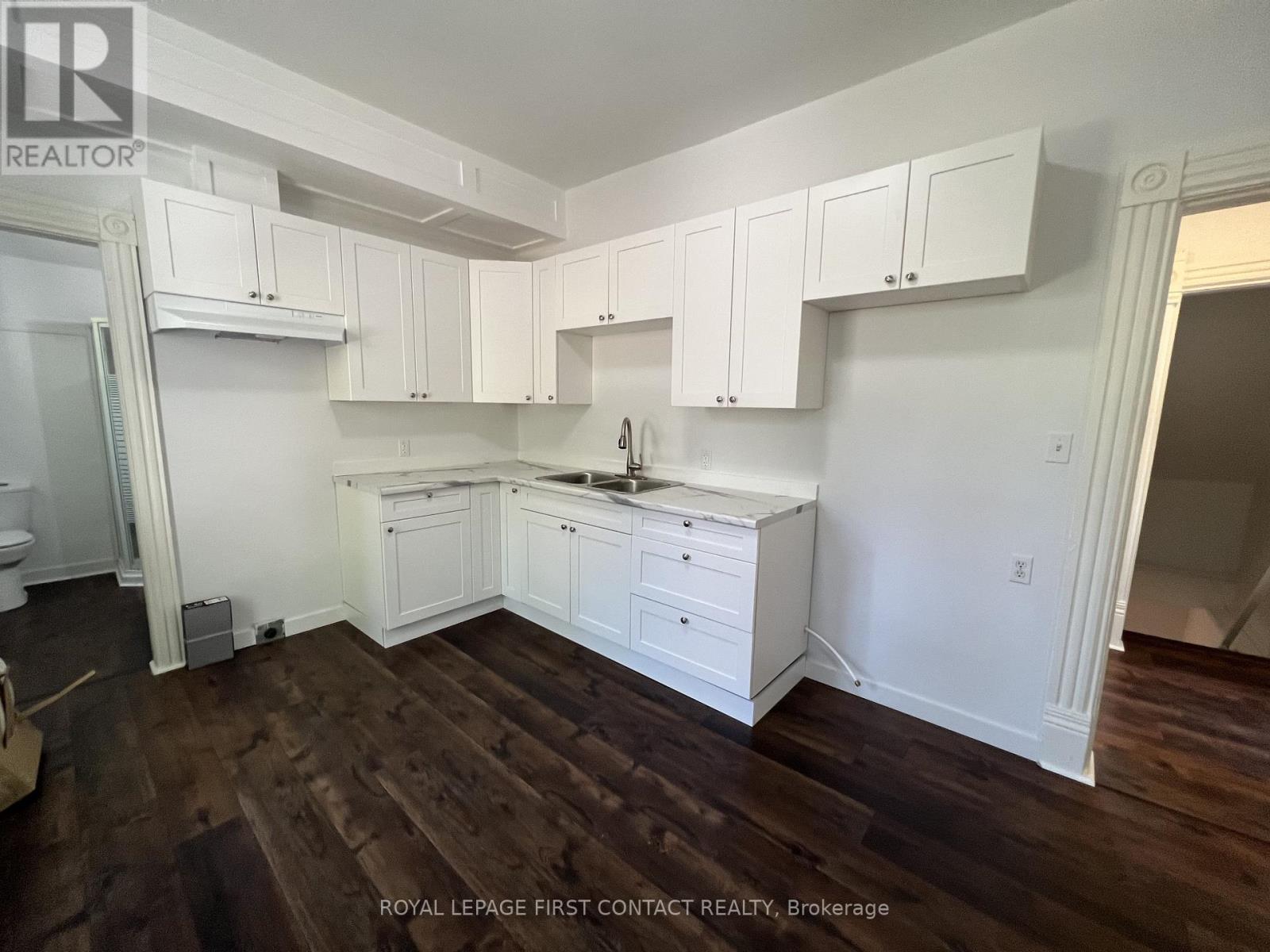 












B - 228 BAYFIELD STREET

,
Barrie,




Ontario
L4M3B7

