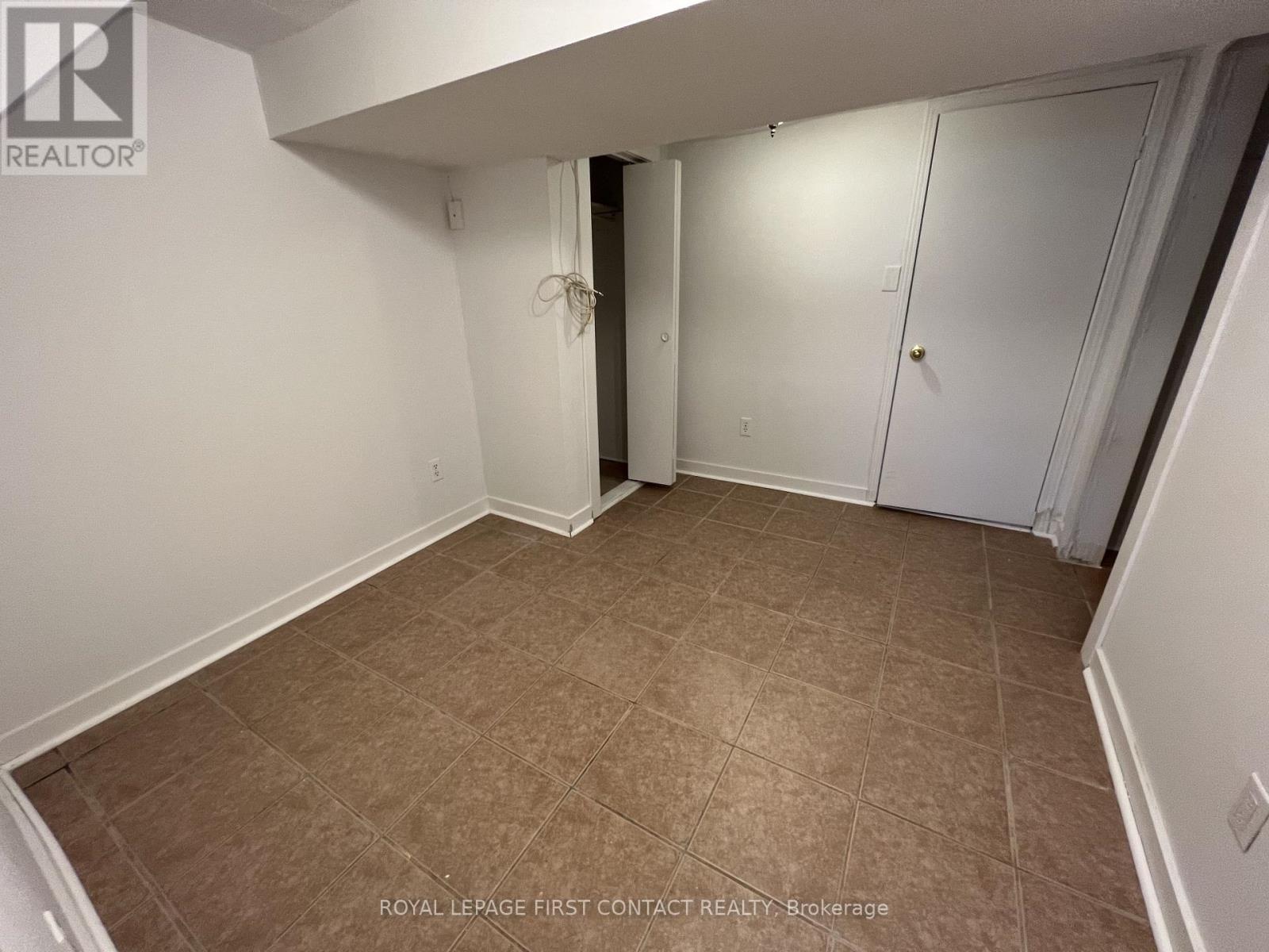 












B - 228 BAYFIELD STREET

,
Barrie,




Ontario
L4M3B7

