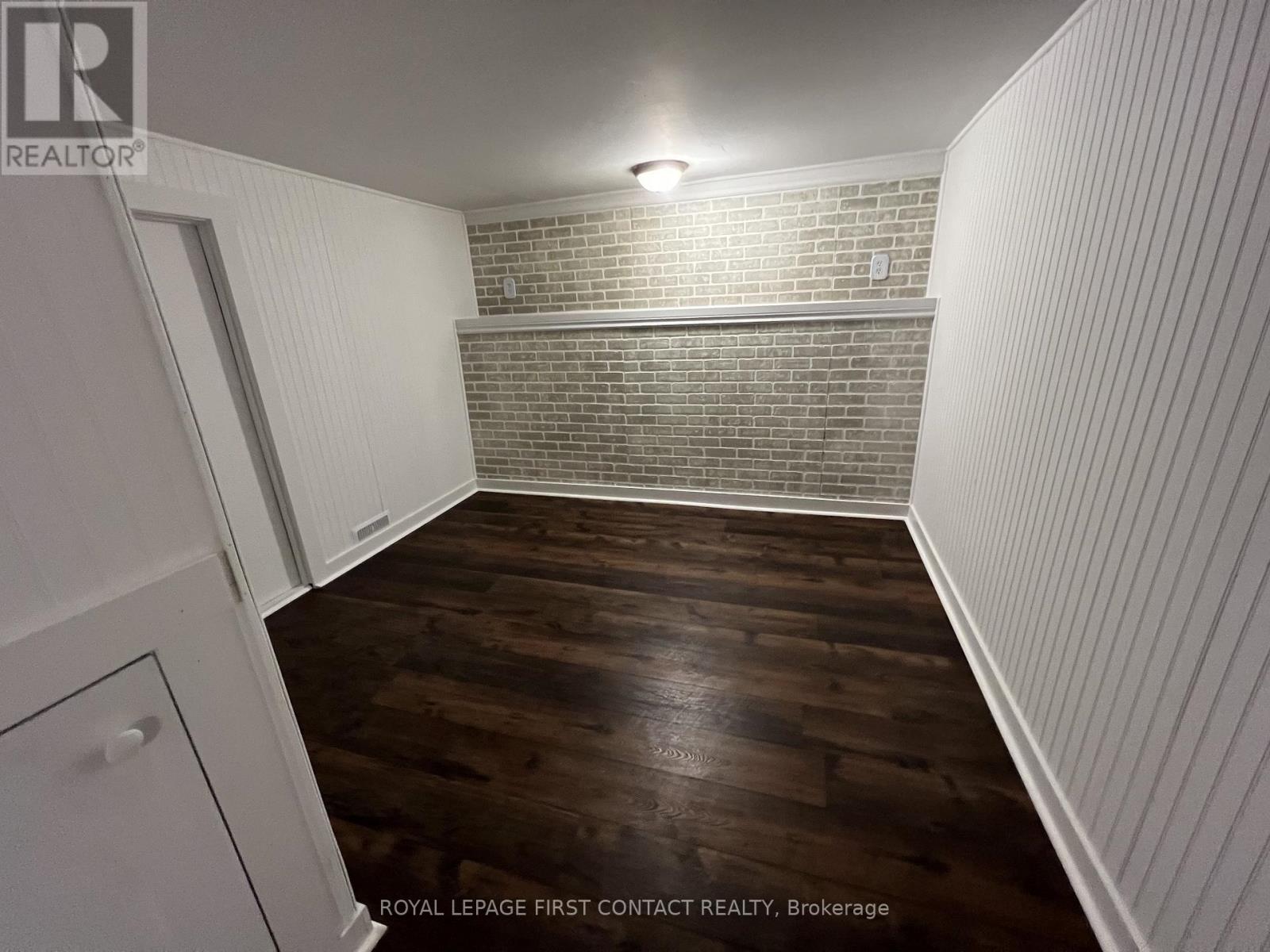 












B - 228 BAYFIELD STREET

,
Barrie,




Ontario
L4M3B7

