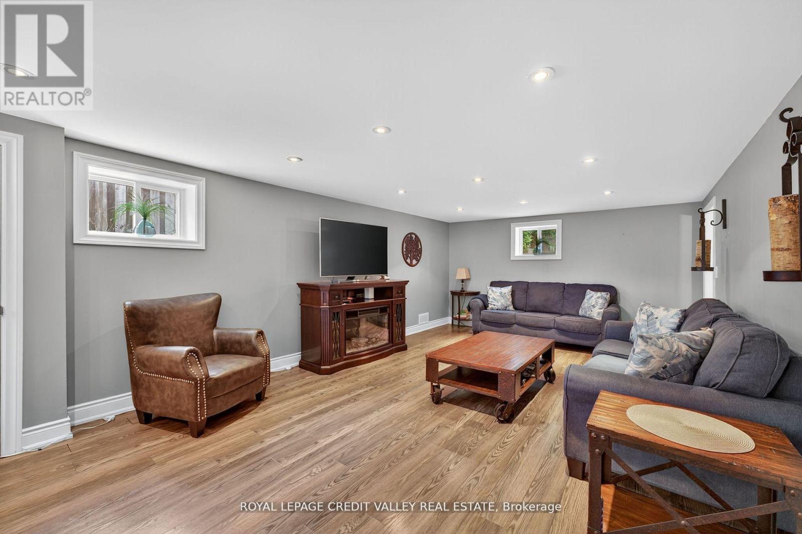 












24 WILLIS DRIVE

,
Brampton,




Ontario
L6W1A9

