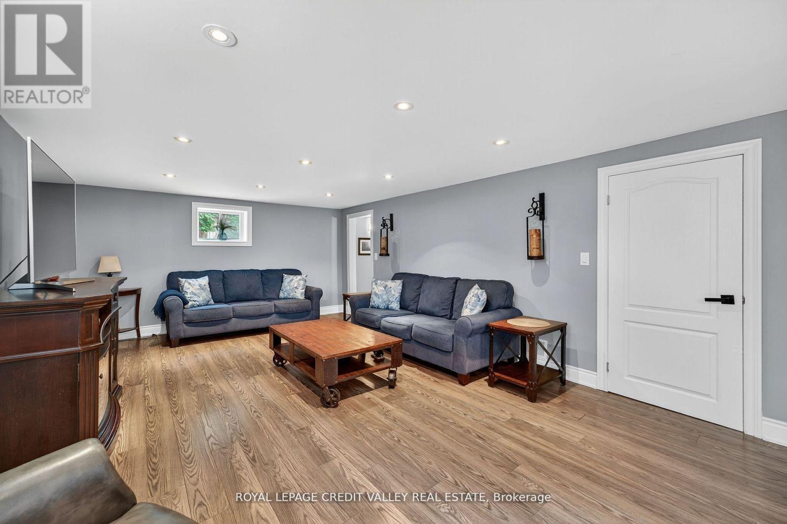 












24 WILLIS DRIVE

,
Brampton,




Ontario
L6W1A9

