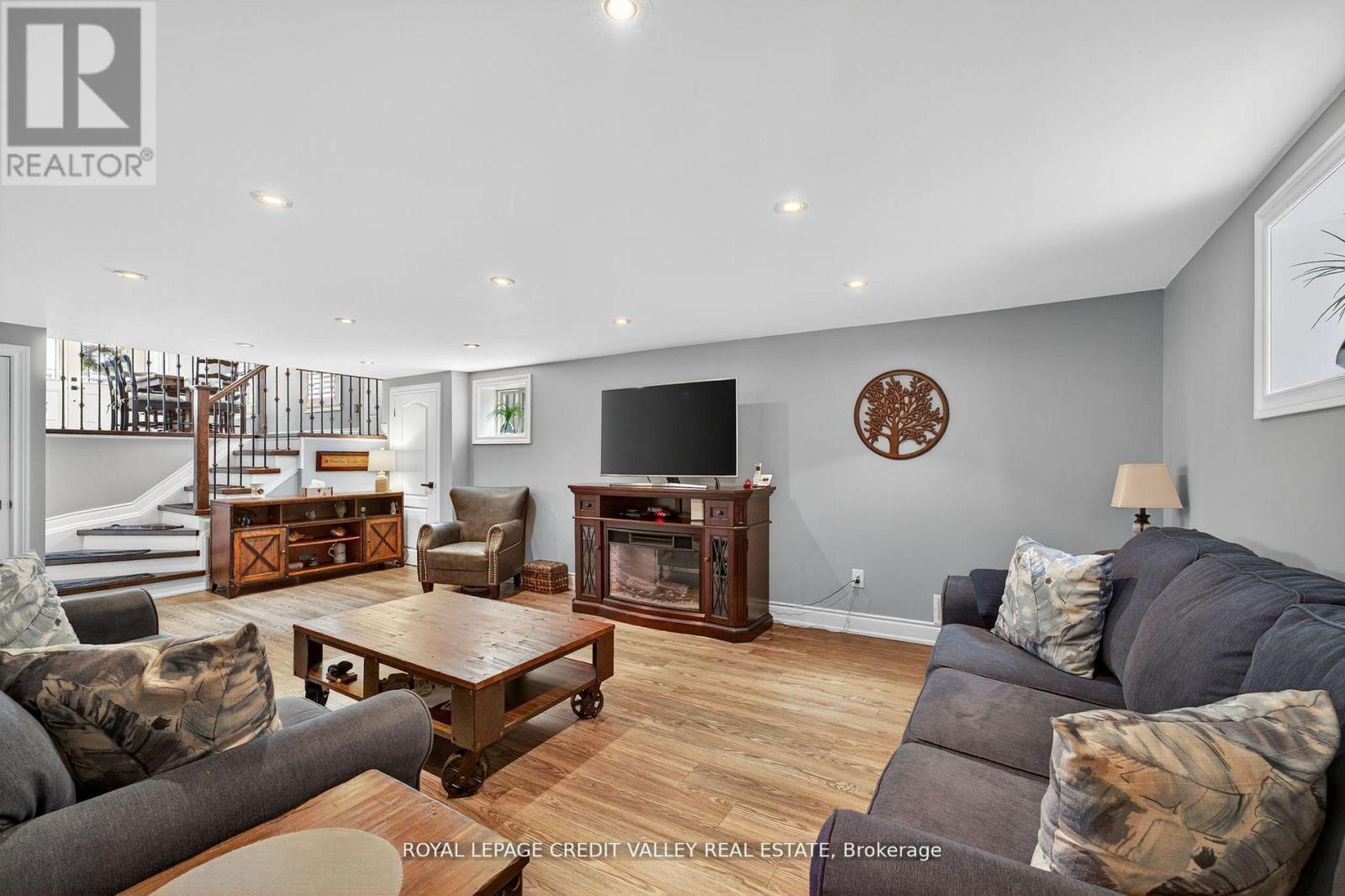 












24 WILLIS DRIVE

,
Brampton,




Ontario
L6W1A9

