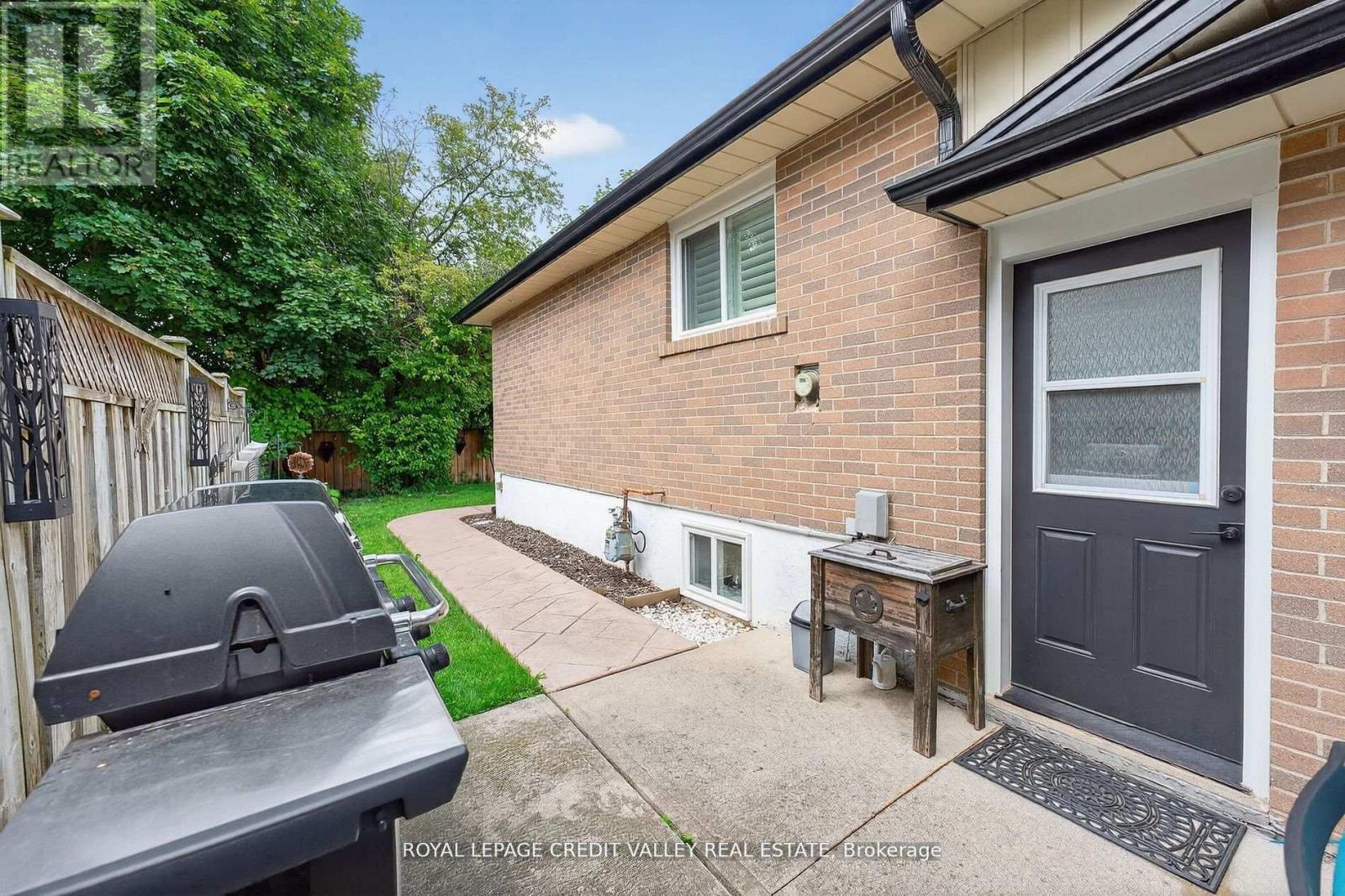 












24 WILLIS DRIVE

,
Brampton,




Ontario
L6W1A9

