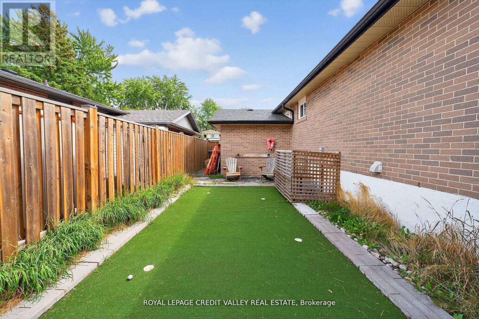 












24 WILLIS DRIVE

,
Brampton,




Ontario
L6W1A9

