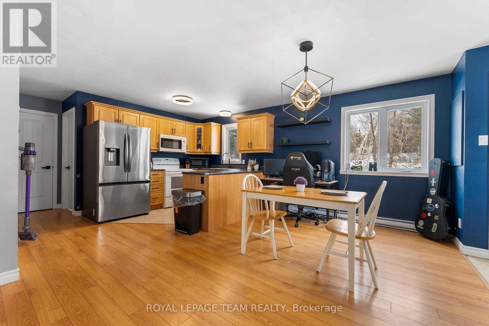 












1086 VICTORY LANE

,
Frontenac (Frontenac North),




Ontario
K0J1H0

