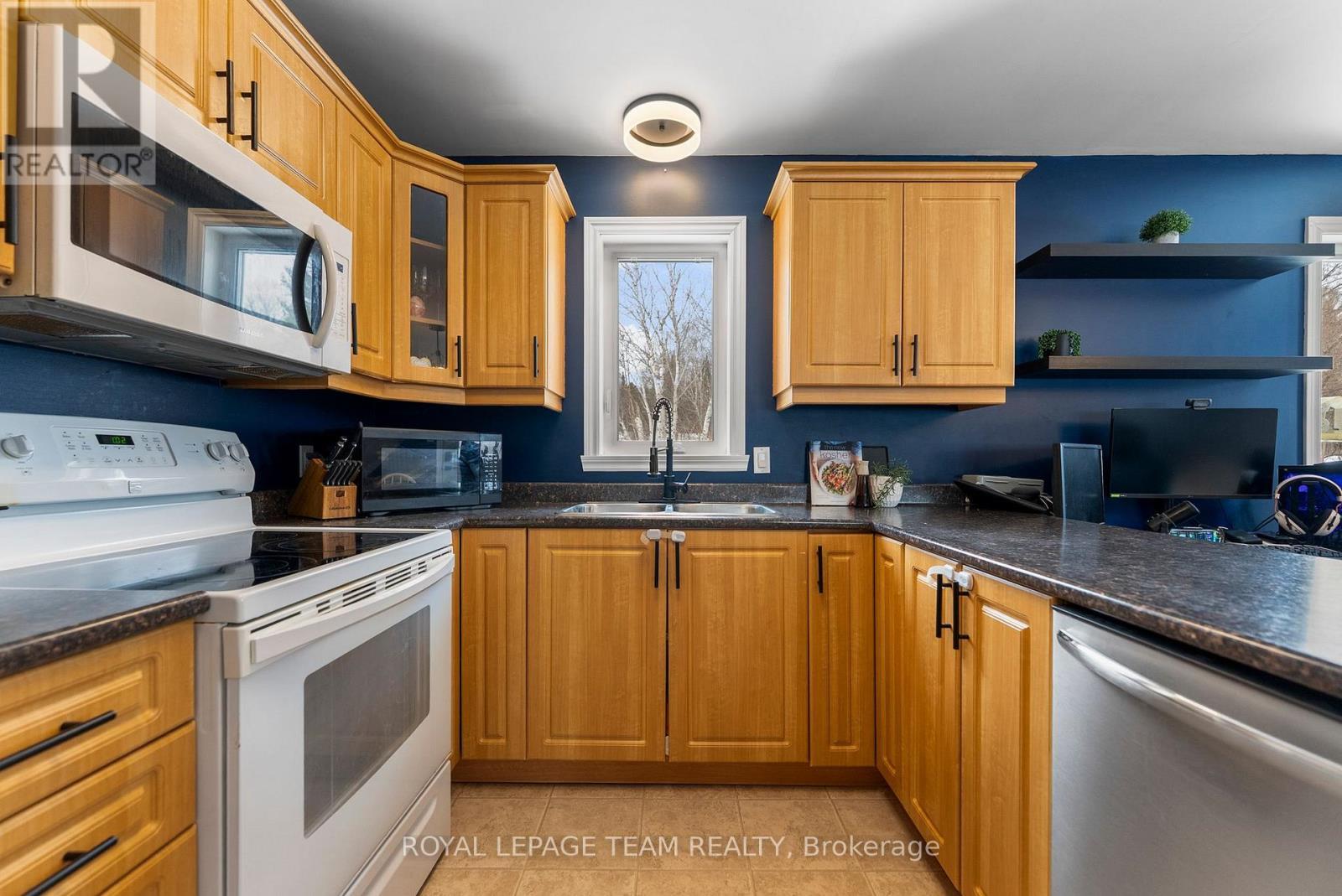 












1086 VICTORY LANE

,
Frontenac (Frontenac North),




Ontario
K0J1H0


