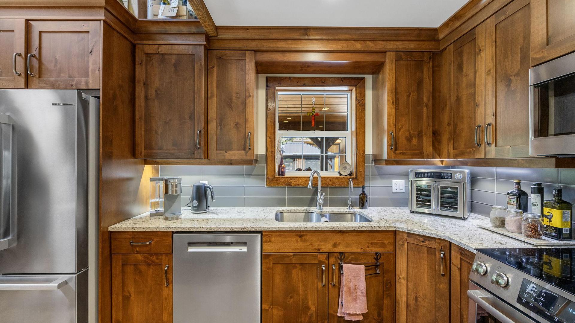 









6241


33

Highway,
Carmi,




BC
V0H 1A0


