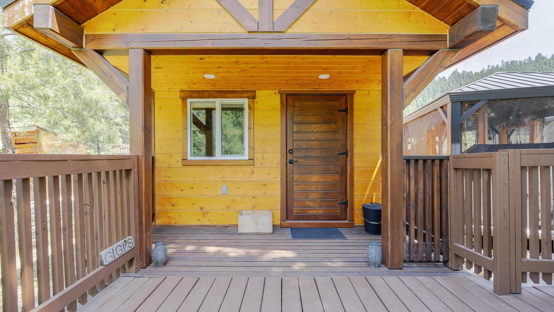 









6241


33

Highway,
Carmi,




BC
V0H 1A0

