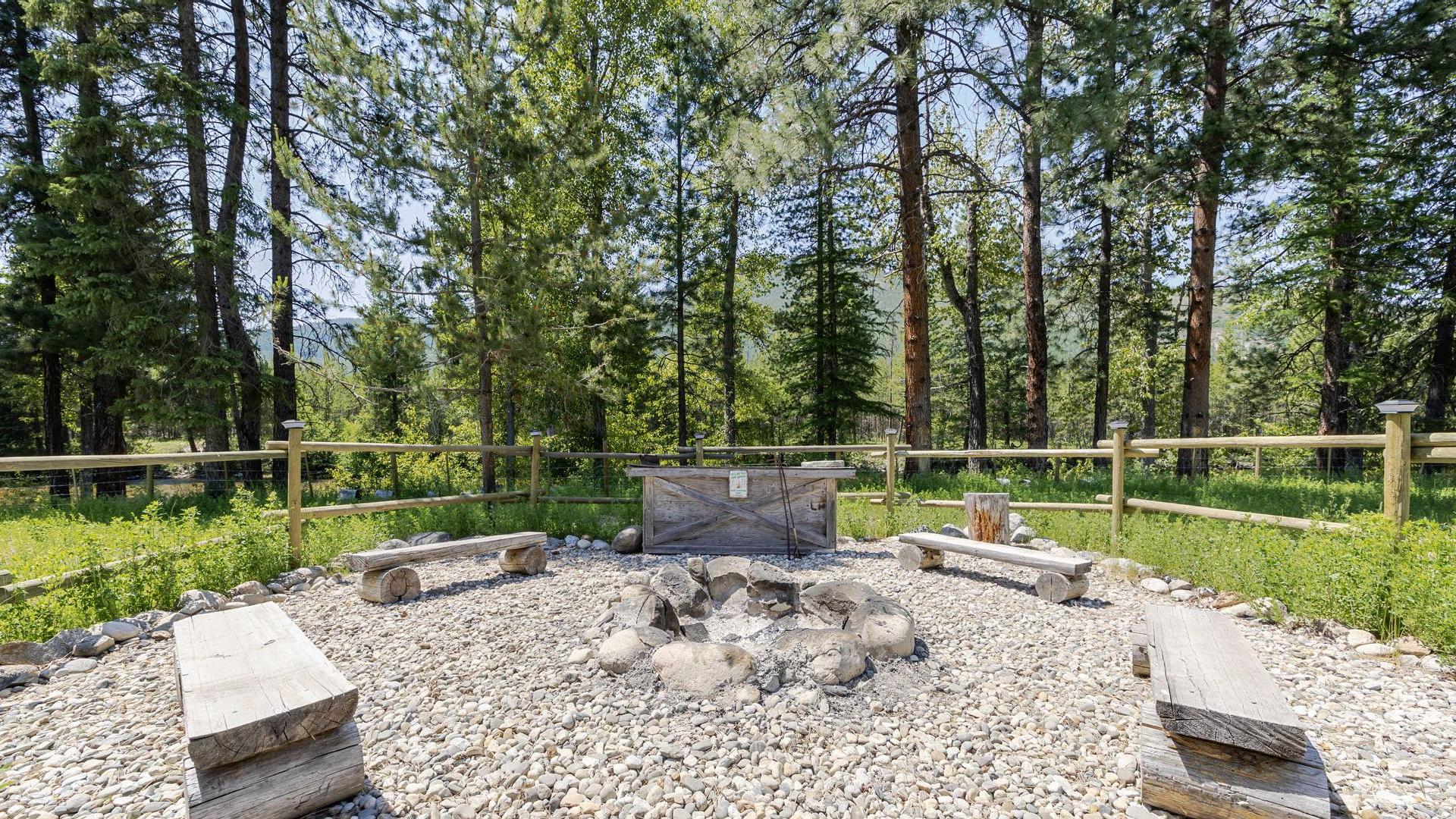 









6241


33

Highway,
Carmi,




BC
V0H 1A0

