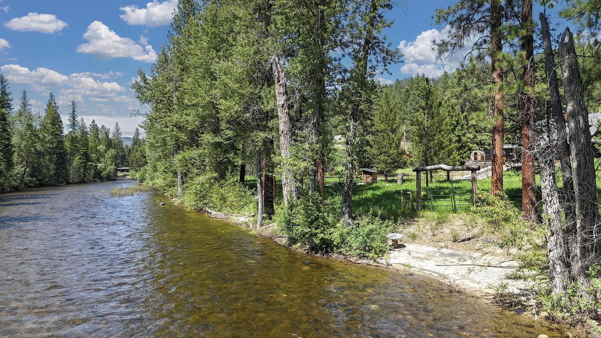 









6241


33

Highway,
Carmi,




BC
V0H 1A0

