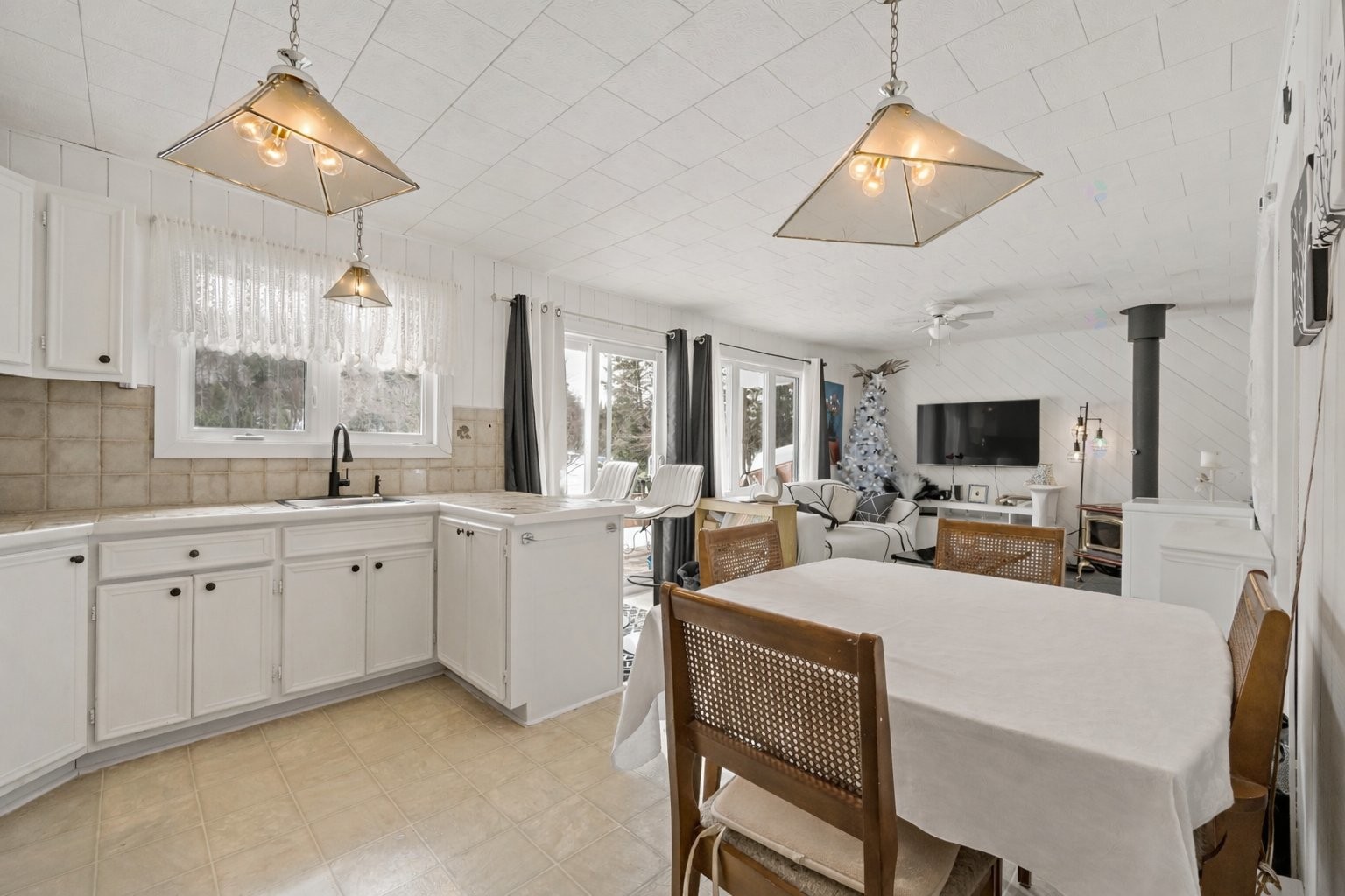 









402


Ch. du Lac-du-Gros-Brochet

,
L'Ascension,




QC
J0T1W0

