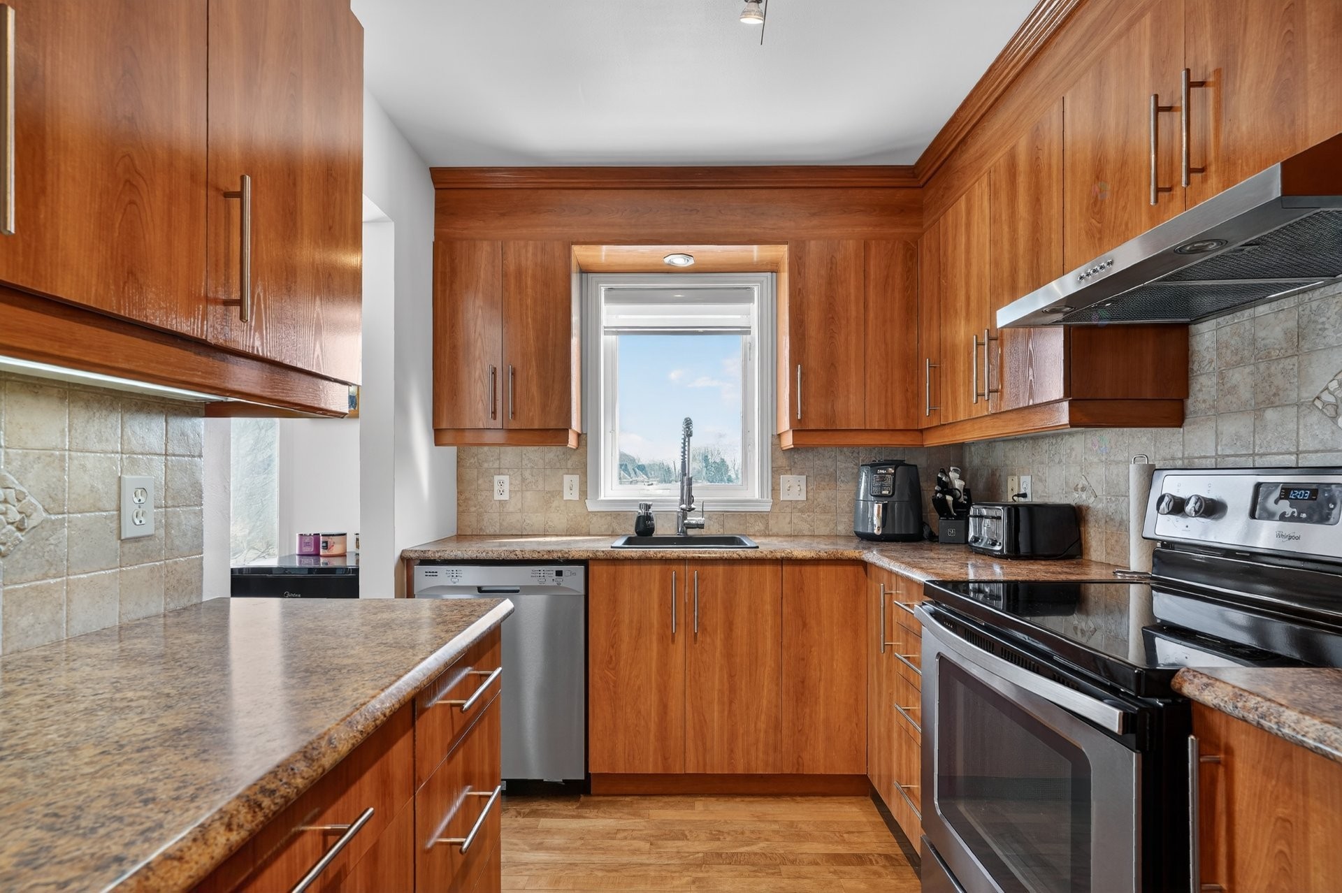 









560


20e Avenue

, 5,
Deux-Montagnes,




QC
J7R7E9

