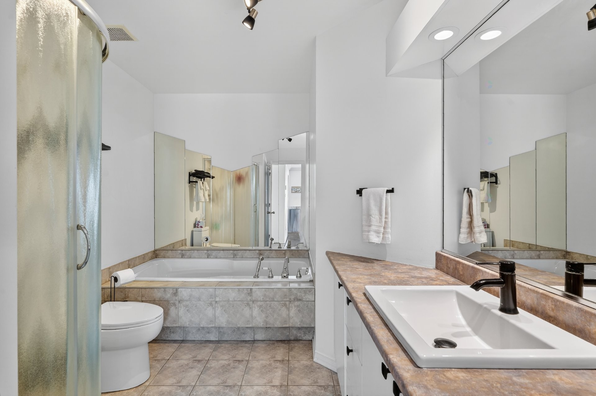 









560


20e Avenue

, 5,
Deux-Montagnes,




QC
J7R7E9

