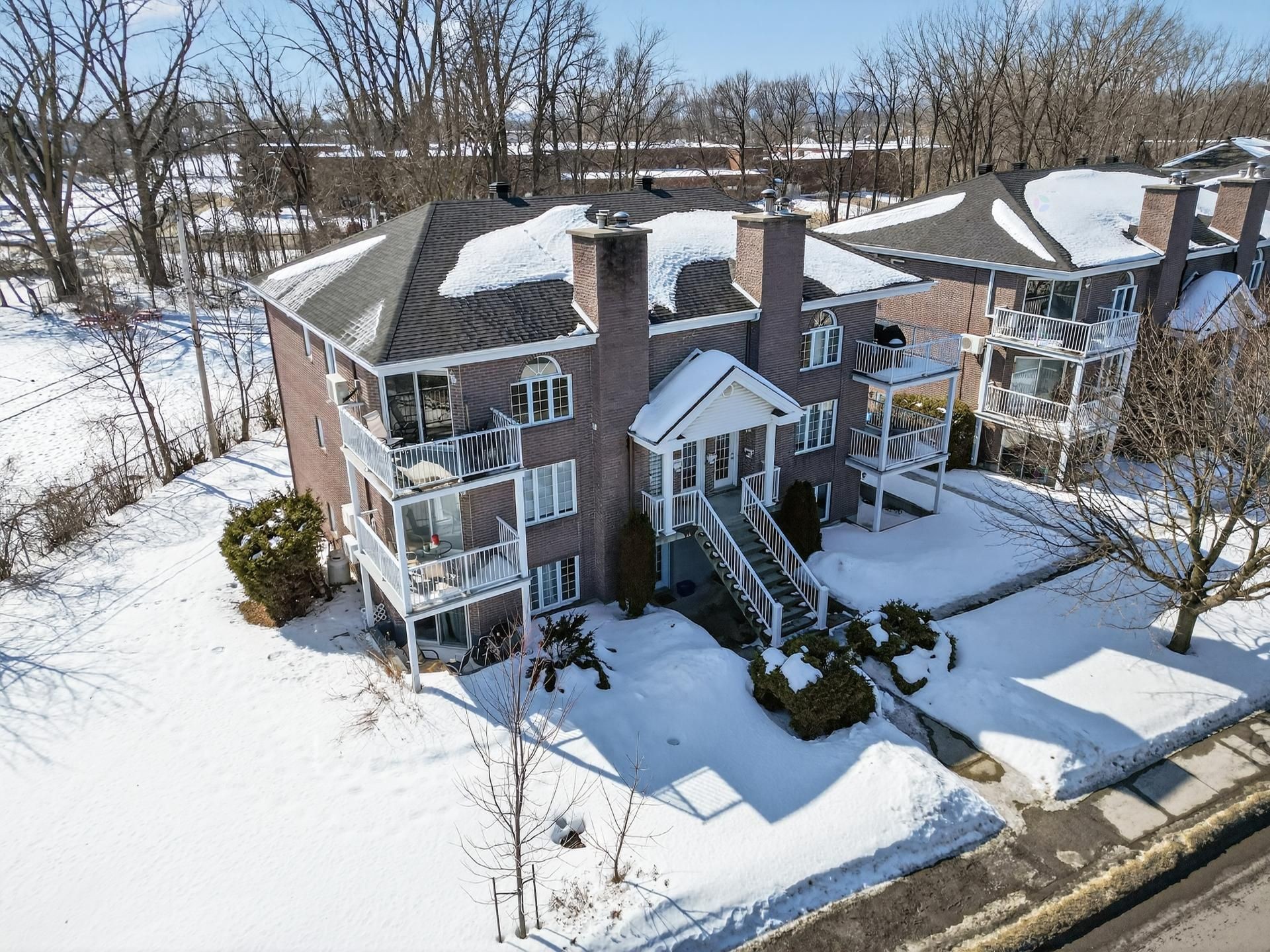 









560


20e Avenue

, 5,
Deux-Montagnes,




QC
J7R7E9

