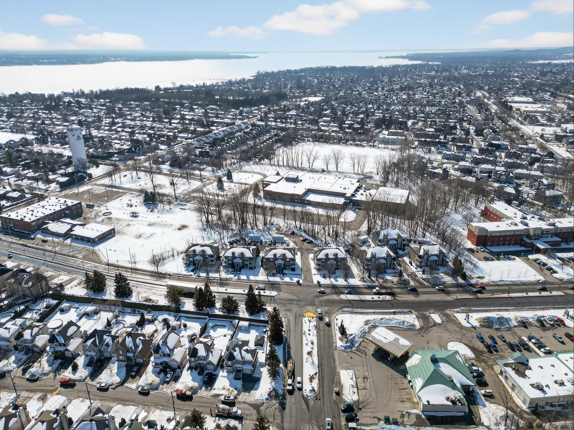 









560


20e Avenue

, 5,
Deux-Montagnes,




QC
J7R7E9

