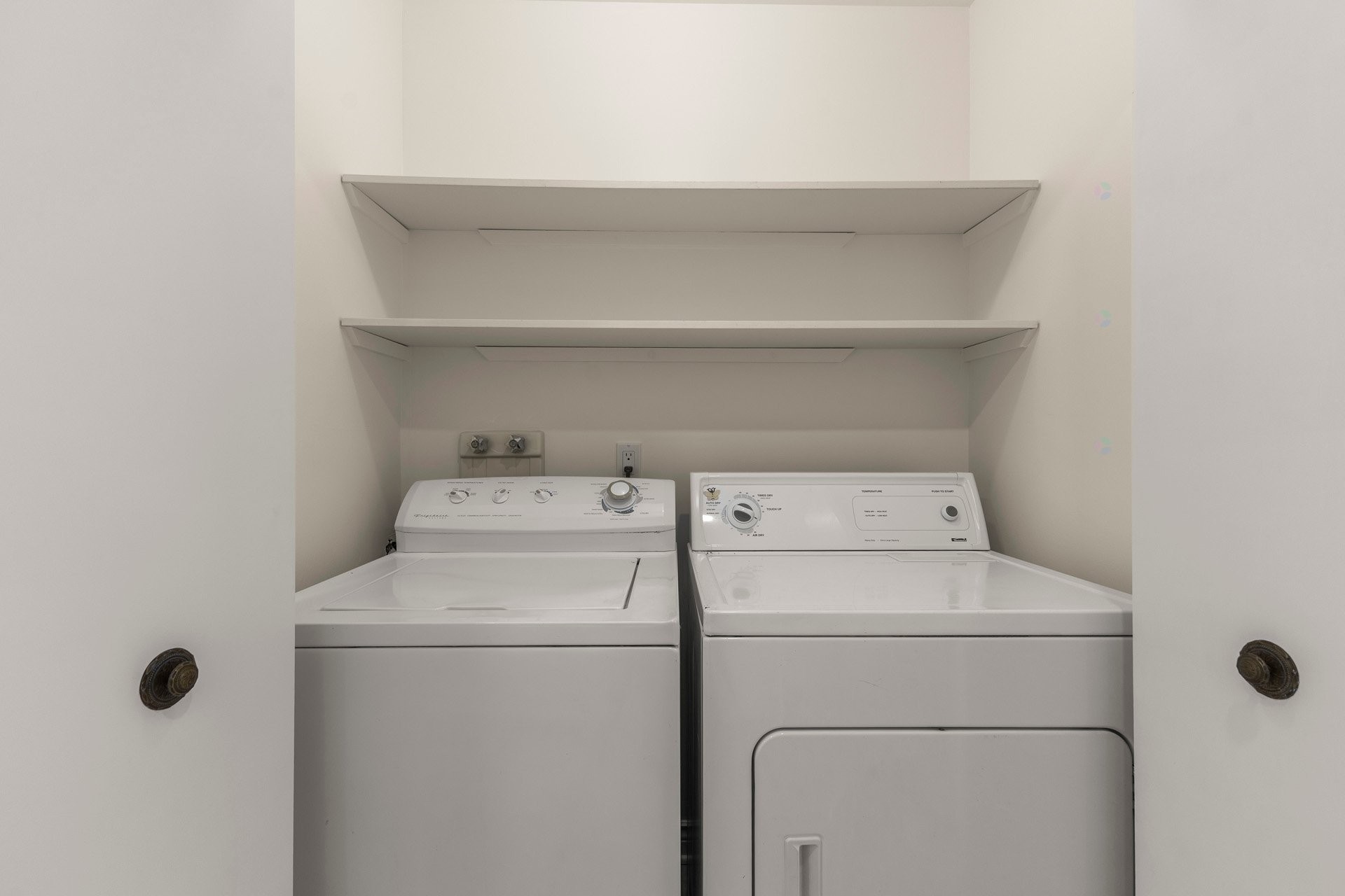 









18


Rue Timberlea-Trail

,
Kirkland,




QC
H9J2X9

