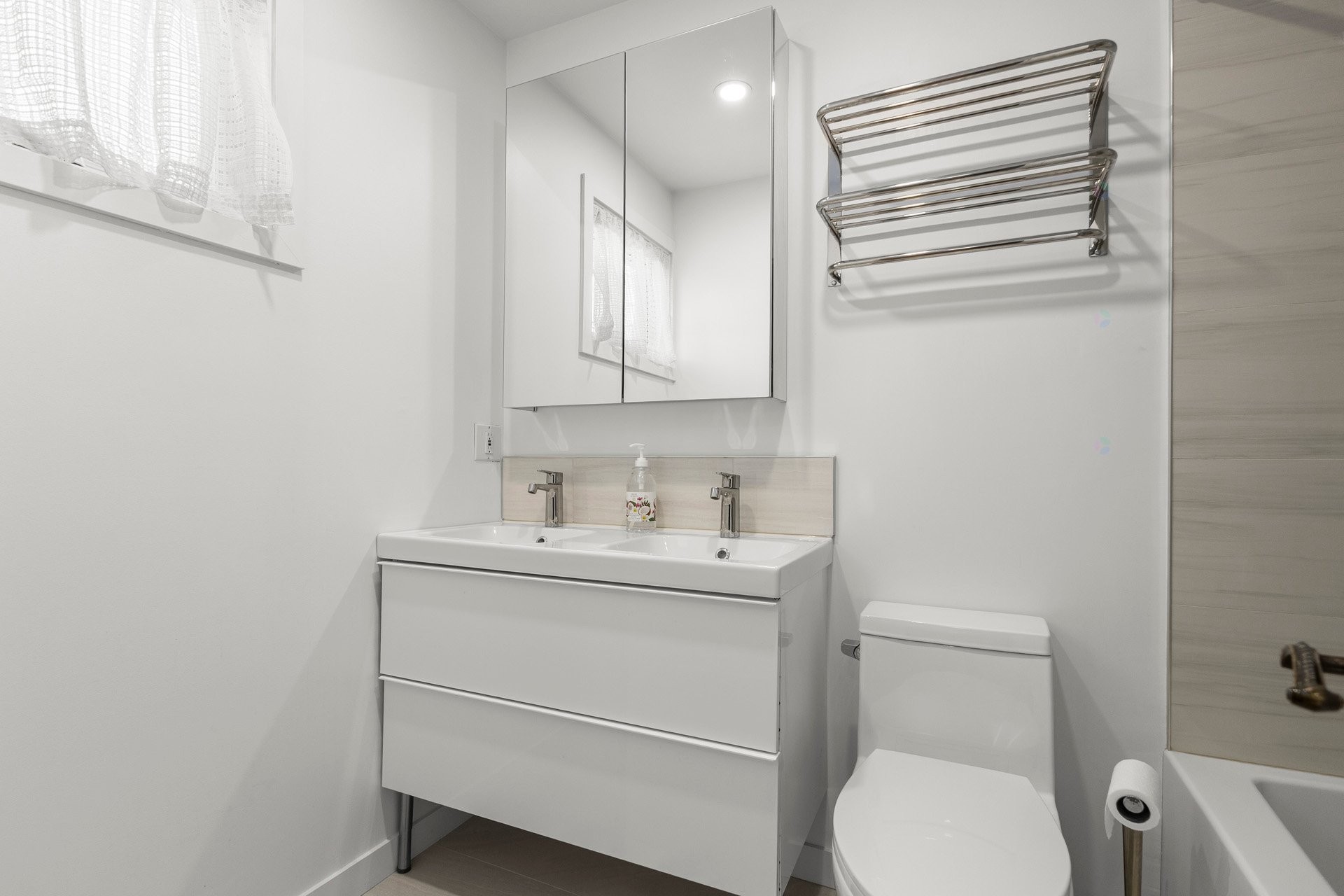 









18


Rue Timberlea-Trail

,
Kirkland,




QC
H9J2X9

