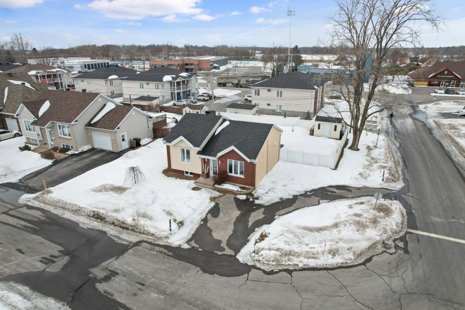 









2


Rue des Jacinthes

,
Salaberry-de-Valleyfield,




QC
J6S6V2

