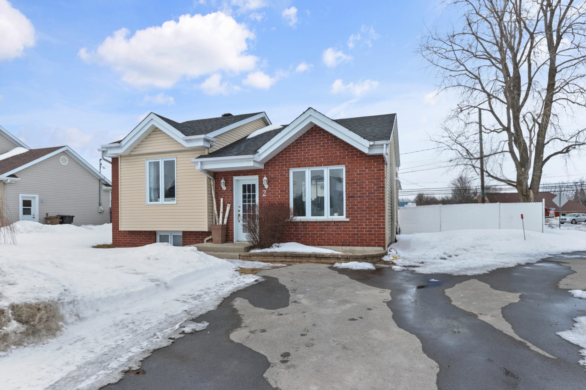 









2


Rue des Jacinthes

,
Salaberry-de-Valleyfield,




QC
J6S6V2

