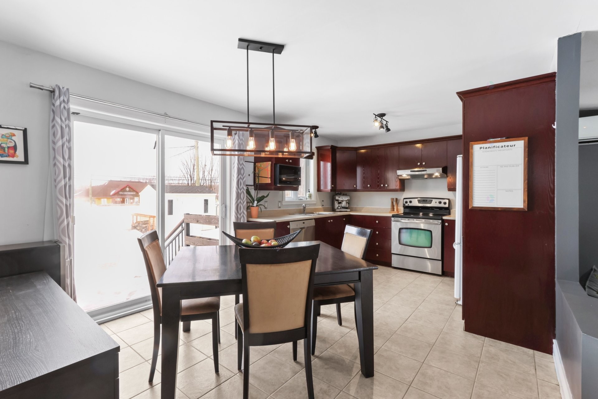 









2


Rue des Jacinthes

,
Salaberry-de-Valleyfield,




QC
J6S6V2

