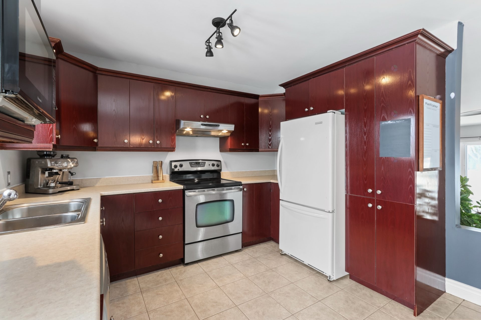 









2


Rue des Jacinthes

,
Salaberry-de-Valleyfield,




QC
J6S6V2

