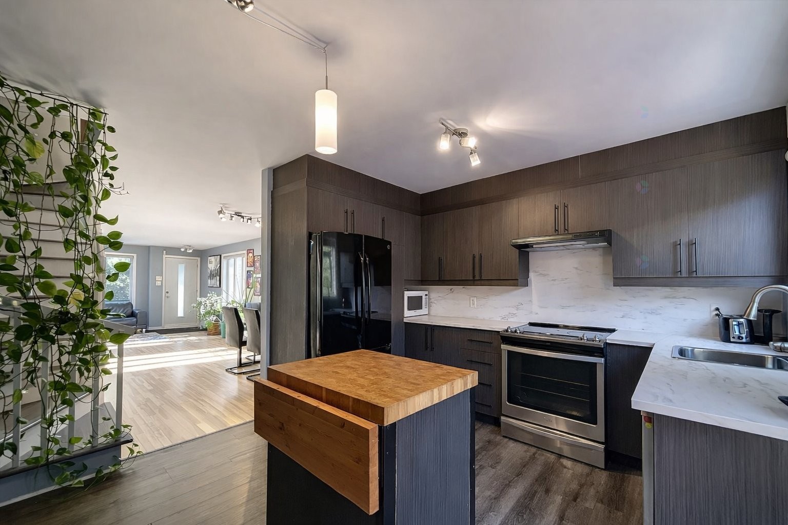









2462


Av. Bennett

,
Montréal (Mercier/Hochelaga-Maisonneuve),




QC
H1V3S4

