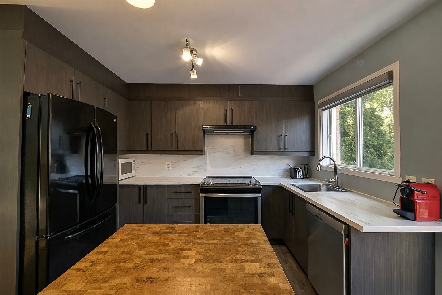 









2462


Av. Bennett

,
Montréal (Mercier/Hochelaga-Maisonneuve),




QC
H1V3S4

