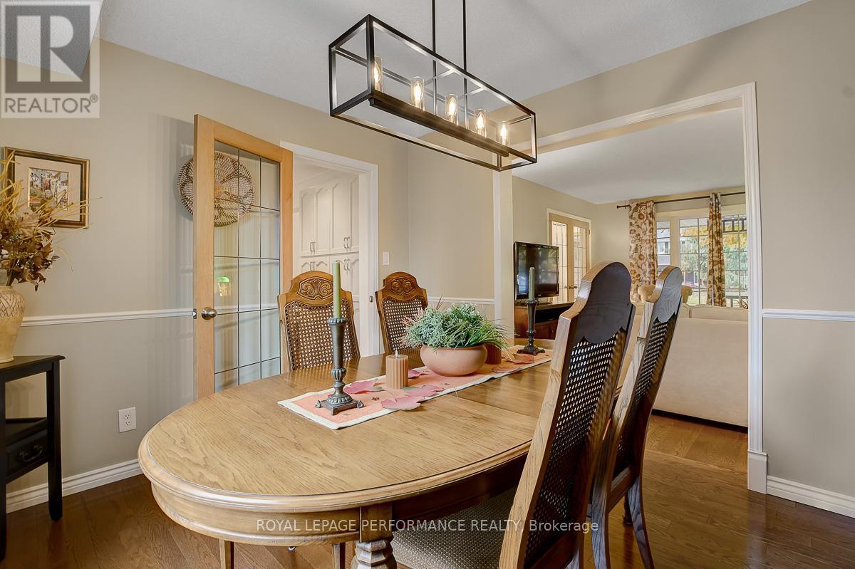 












32 PARKLANDS AVENUE

,
Russell,




Ontario
K4R1A2

