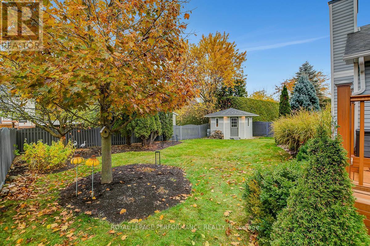 












32 PARKLANDS AVENUE

,
Russell,




Ontario
K4R1A2

