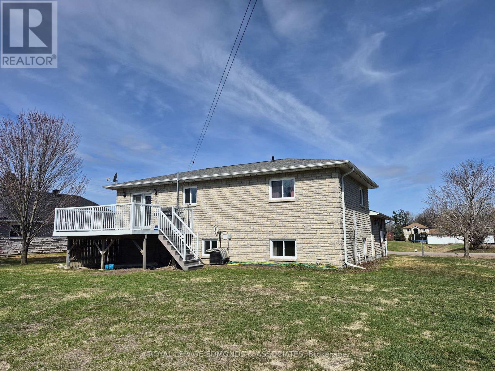 












89 RIVERCREST DR. DRIVE

,
Laurentian Valley,




Ontario
K8A6W4

