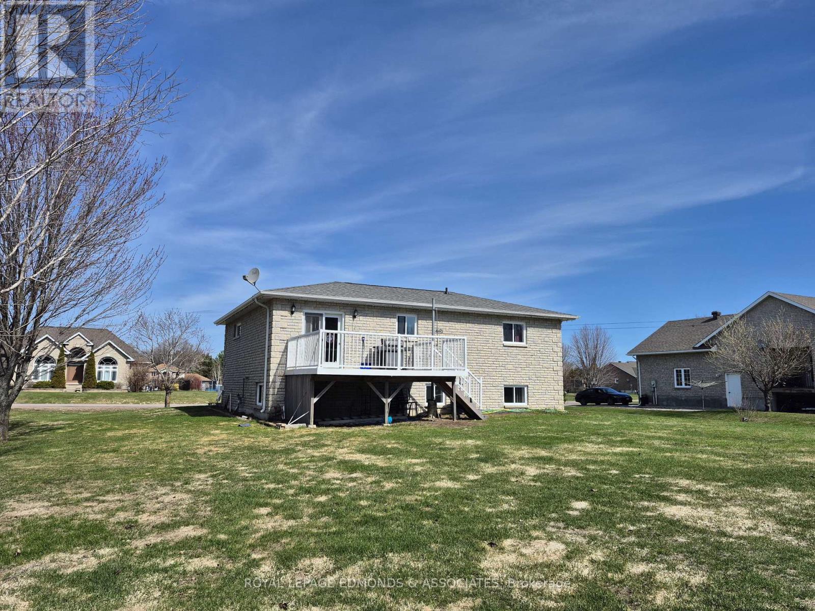 












89 RIVERCREST DR. DRIVE

,
Laurentian Valley,




Ontario
K8A6W4

